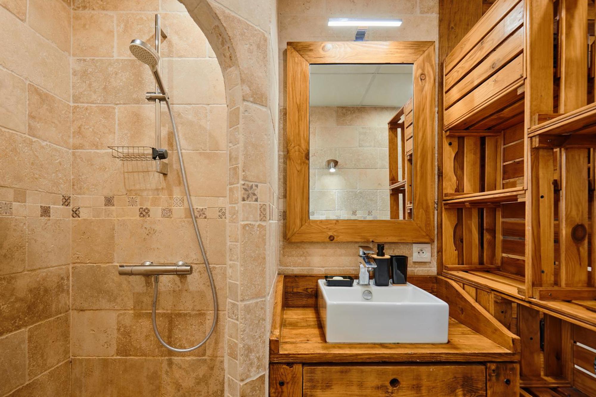 Les Hirondelles - 2 Chambres, 3 Lits, Climatisation Et Balcon Μπουργκ-αν-Μπρες Εξωτερικό φωτογραφία